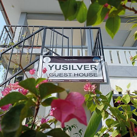 Yusilver Guest House Labuan Bajo Kültér fotó
