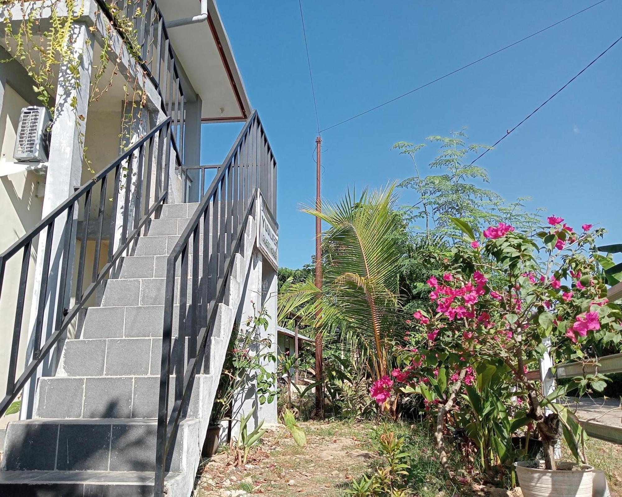 Yusilver Guest House Labuan Bajo Kültér fotó