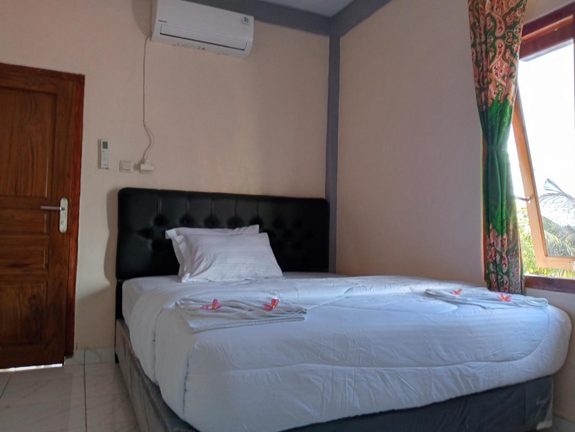 Yusilver Guest House Labuan Bajo Szoba fotó