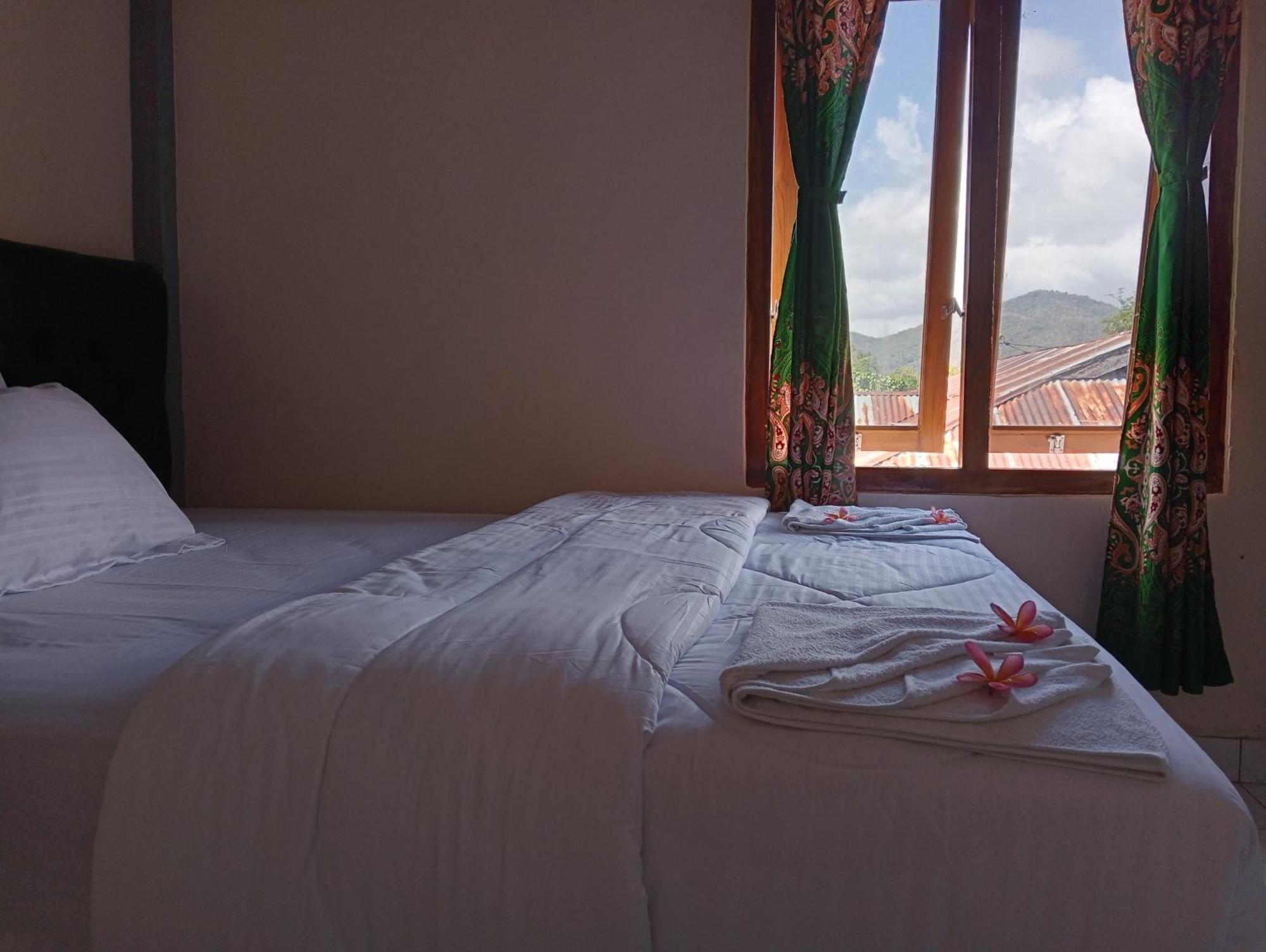 Yusilver Guest House Labuan Bajo Kültér fotó